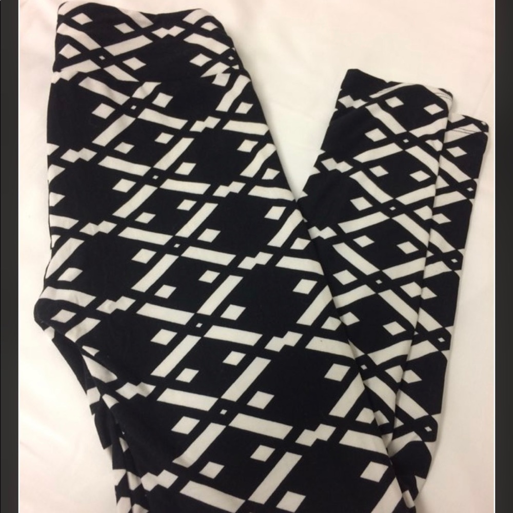 OS Black and White leggings Lularoe